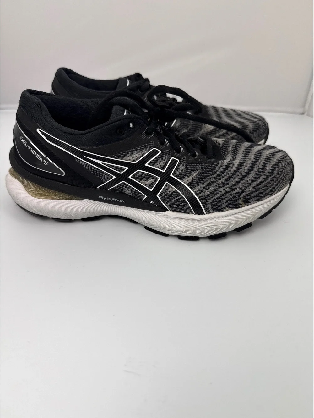 ASICS GEL-Nimbus 22 Women's 7.5 Black White Running Shoes 1012A587